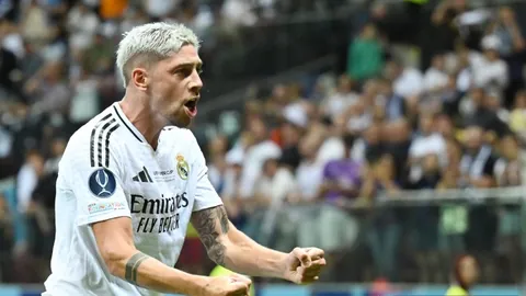 唐佳丽绝妙射门震慑球界，一击即中，对手防线崩溃，国际足联感惊愕